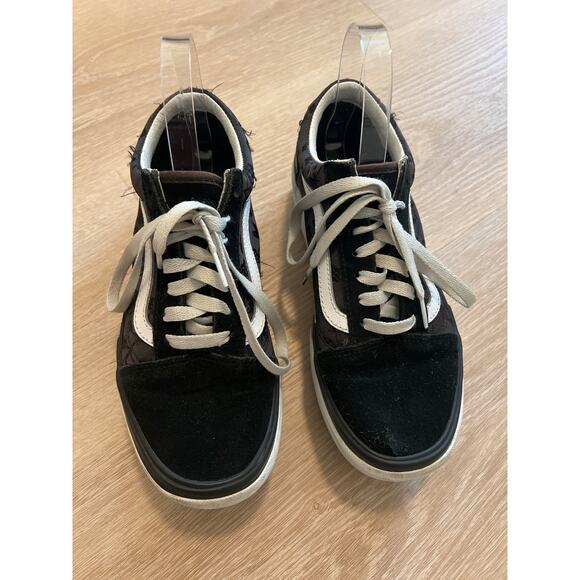 Vans Old Skool Stacked Black Satin Platform Shoes Flower Design Size 7.5 WOMENS - Picture 2 of 8